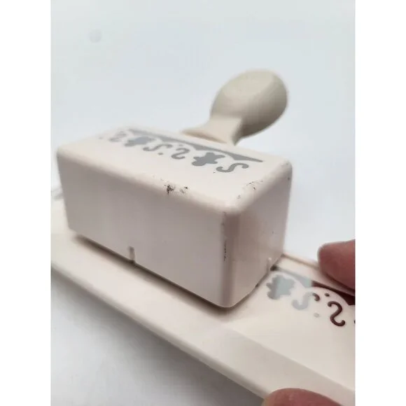 Martha Stewart Crafts GINGERBREAD MAN WOMAN Christmas Card Border Punch Confetti - Picture 2 of 5